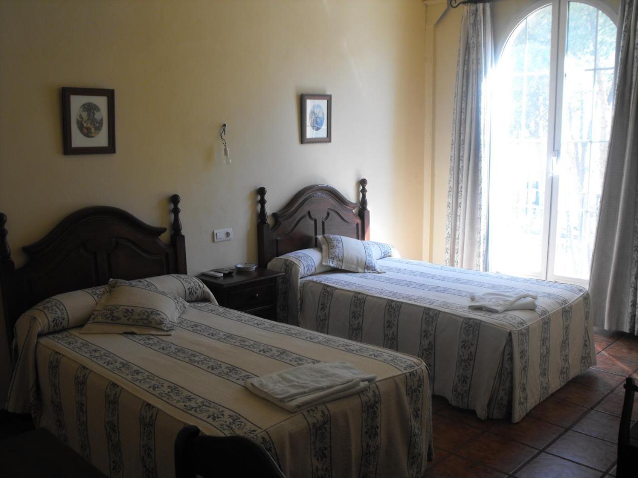 Hostal Nicol'S Hotel Luque Exterior photo