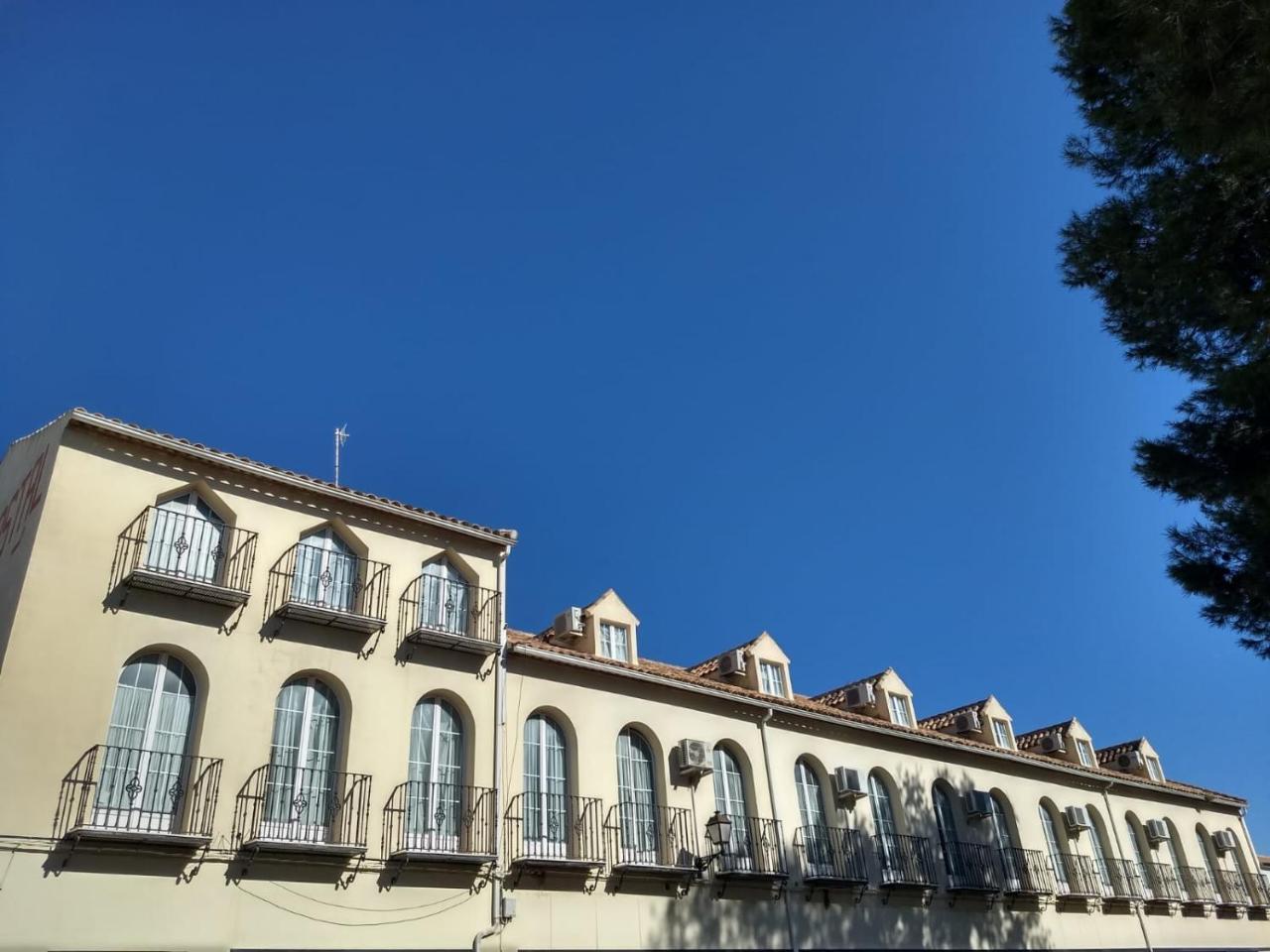 Hostal Nicol'S Hotel Luque Exterior photo